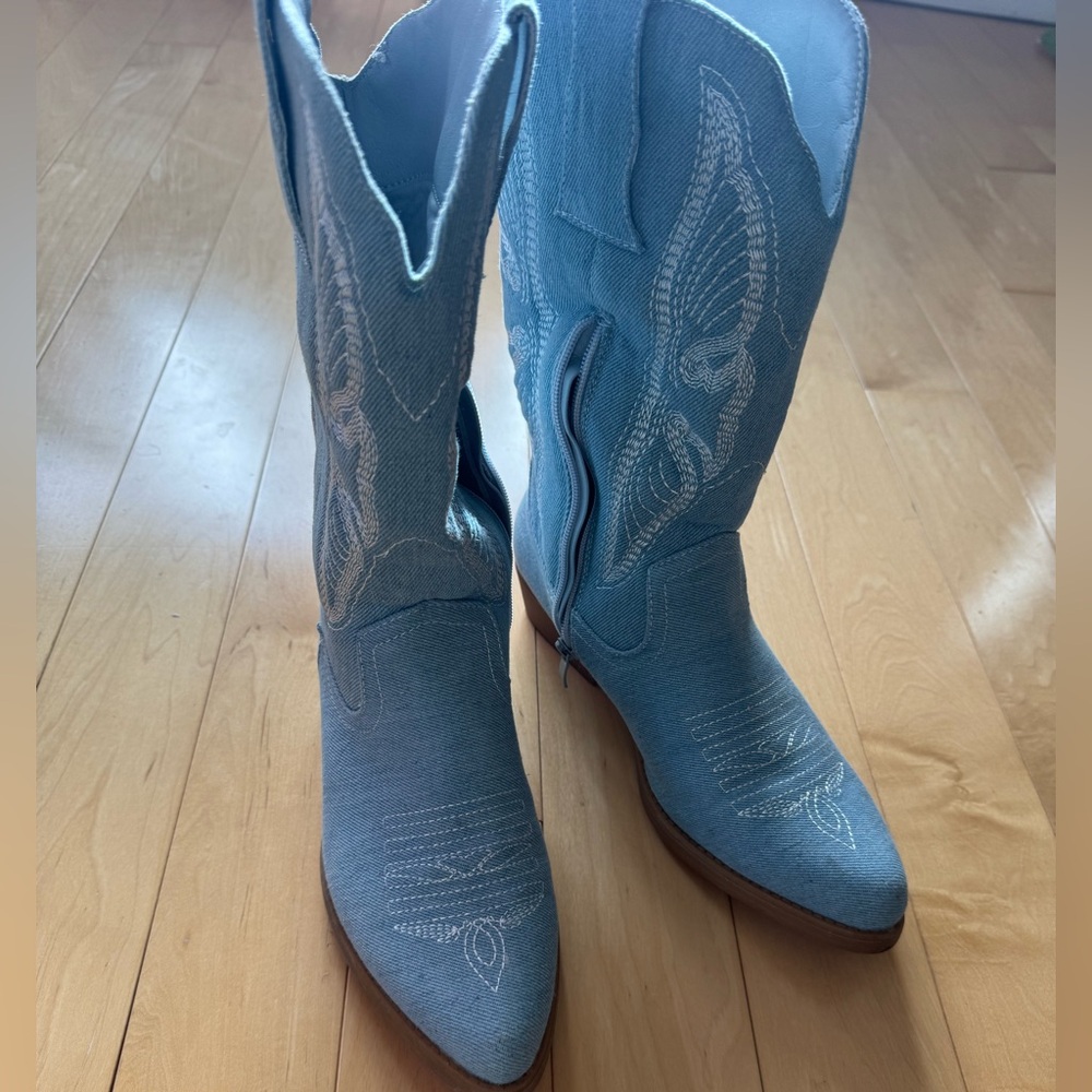 Denim western boots. Rubber sole !!